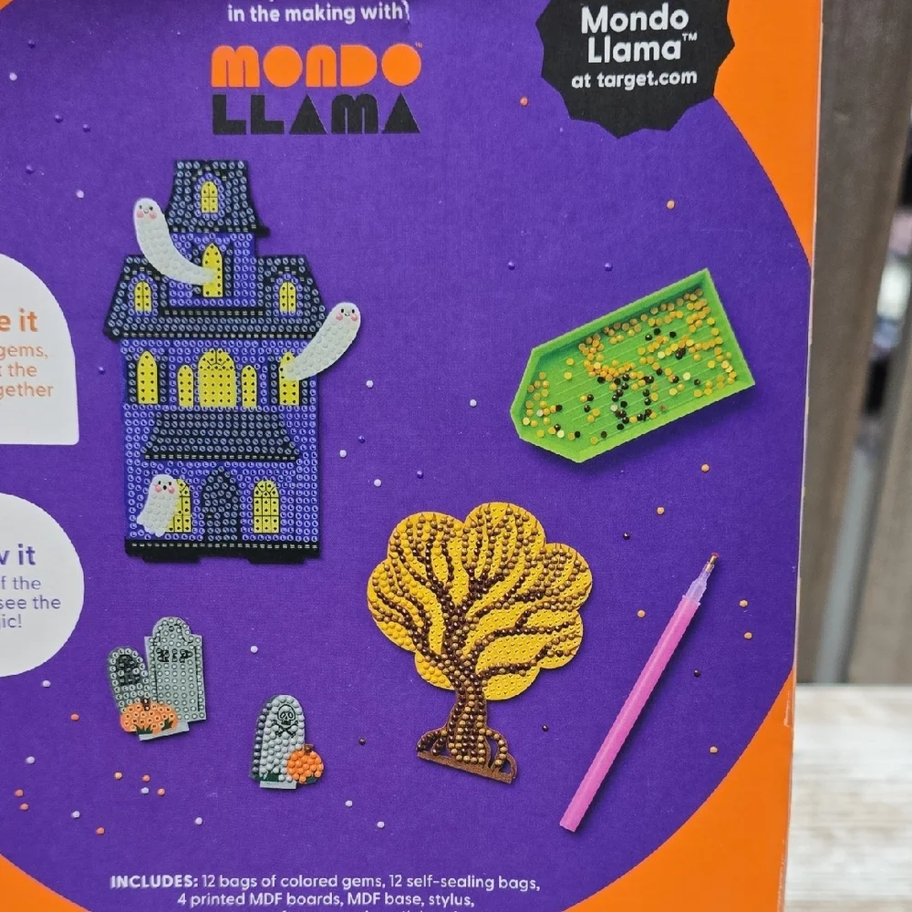 Mondo Llama Create‑Your‑Own Glow‑in‑the‑Dark Gem Art Scene Kit